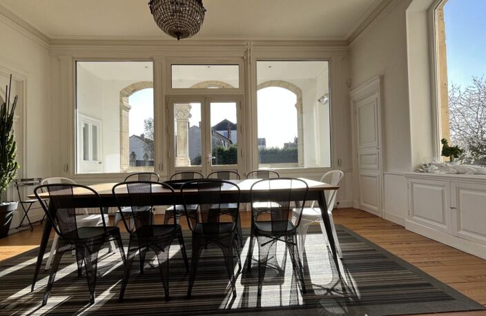 Hôtel particulier de 583 m² sur 1 255 m² de terrain clos de murs — photo 3