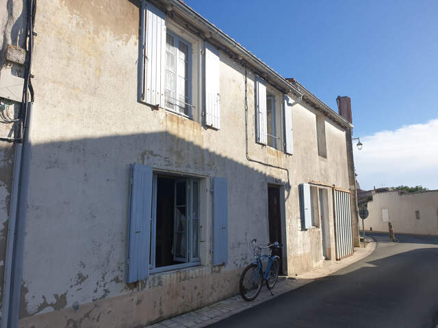 Maison de Charme à Rénover avec Potentiel Exceptionnel à Ars — photo du bien