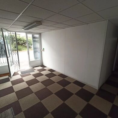 Bureau  2250 €