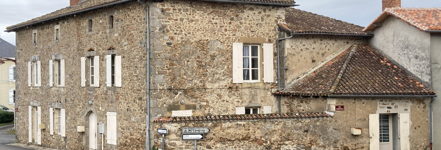 Immeuble  330 m² à vendre à Saint-Maurice-des-Lions (16500)