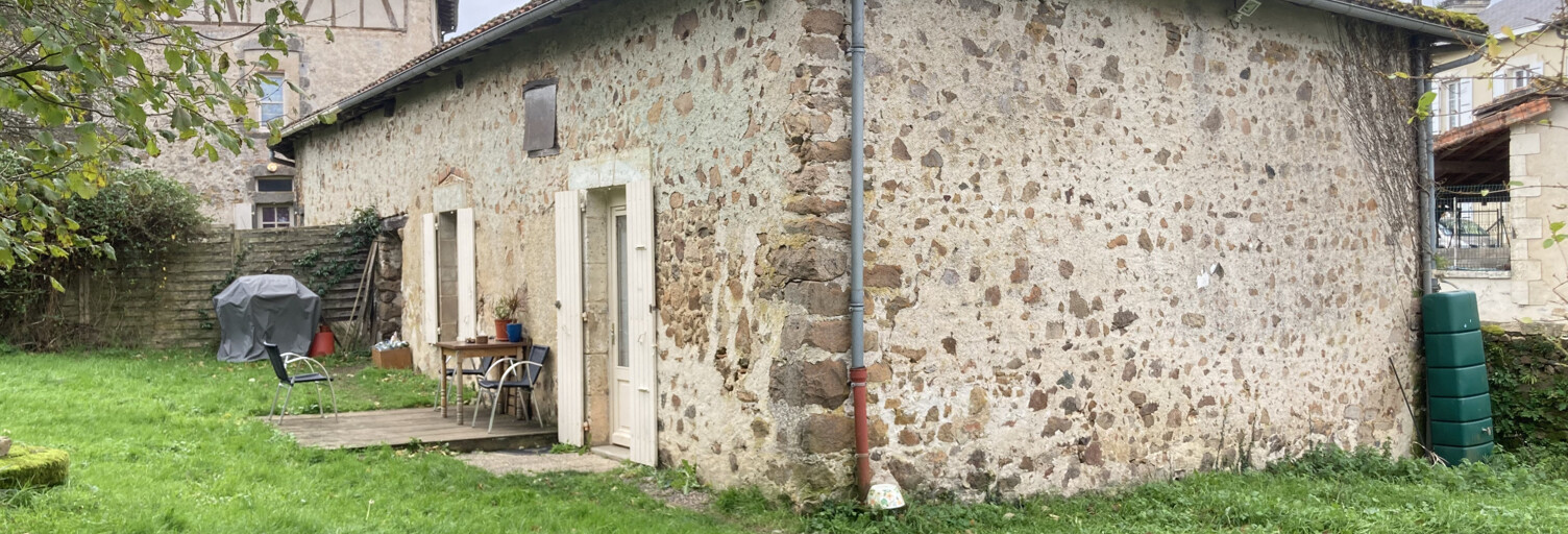 Immeuble  330 m² à vendre à Saint-Maurice-des-Lions (16500)