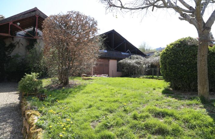 Loft de 200 m² sur 1 097 m² de terrain entièrement clos de murs avec dépendances — photo 4