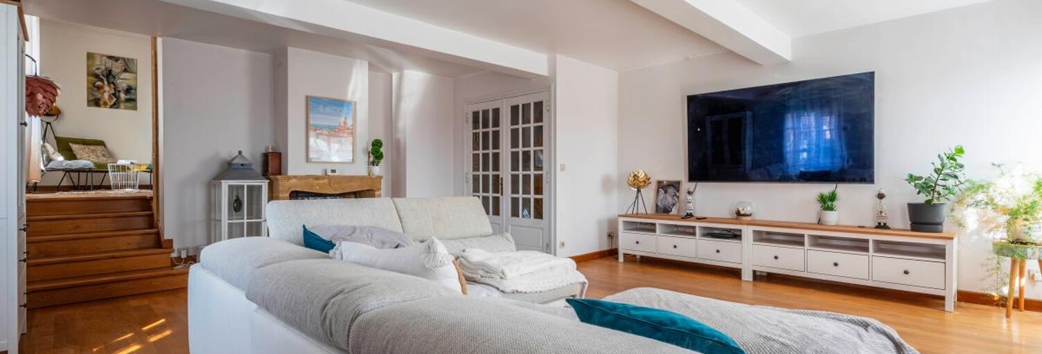 Maison 7 Pièces 306 m² à vendre à Saint-Germain-Nuelles (69210)