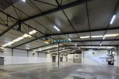 Local industriel  24498 €