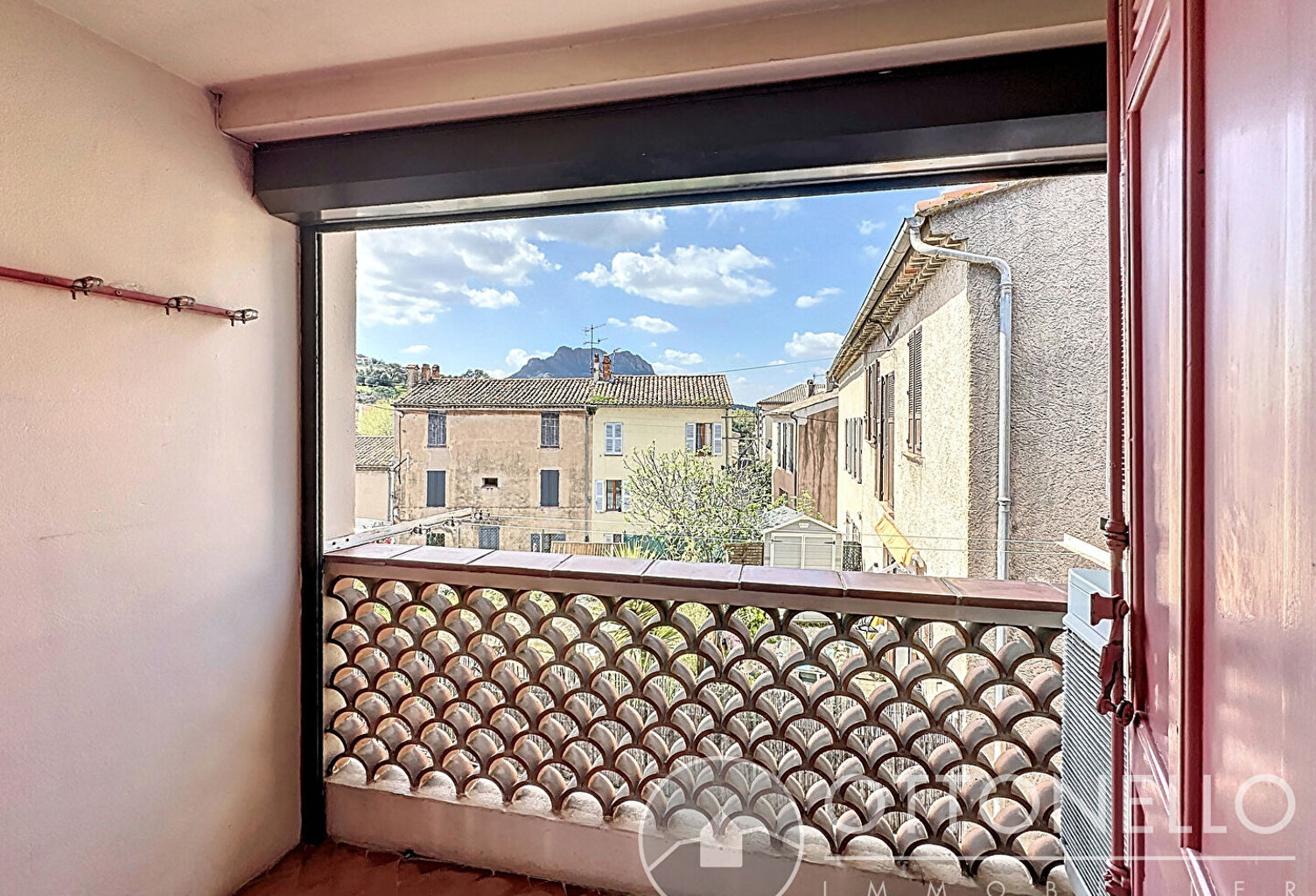 Maison de village 4 pièces de 82,95 m2 à Roquebrune-sur-Argens avec terrasse et garage — photo 1
