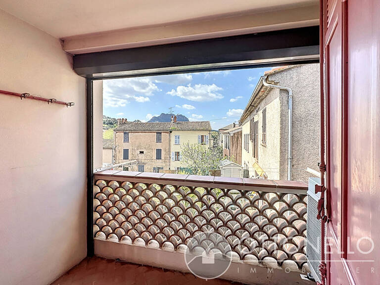 Maison de village 4 pièces de 82,95 m2 à Roquebrune-sur-Argens avec terrasse et garage — photo 1