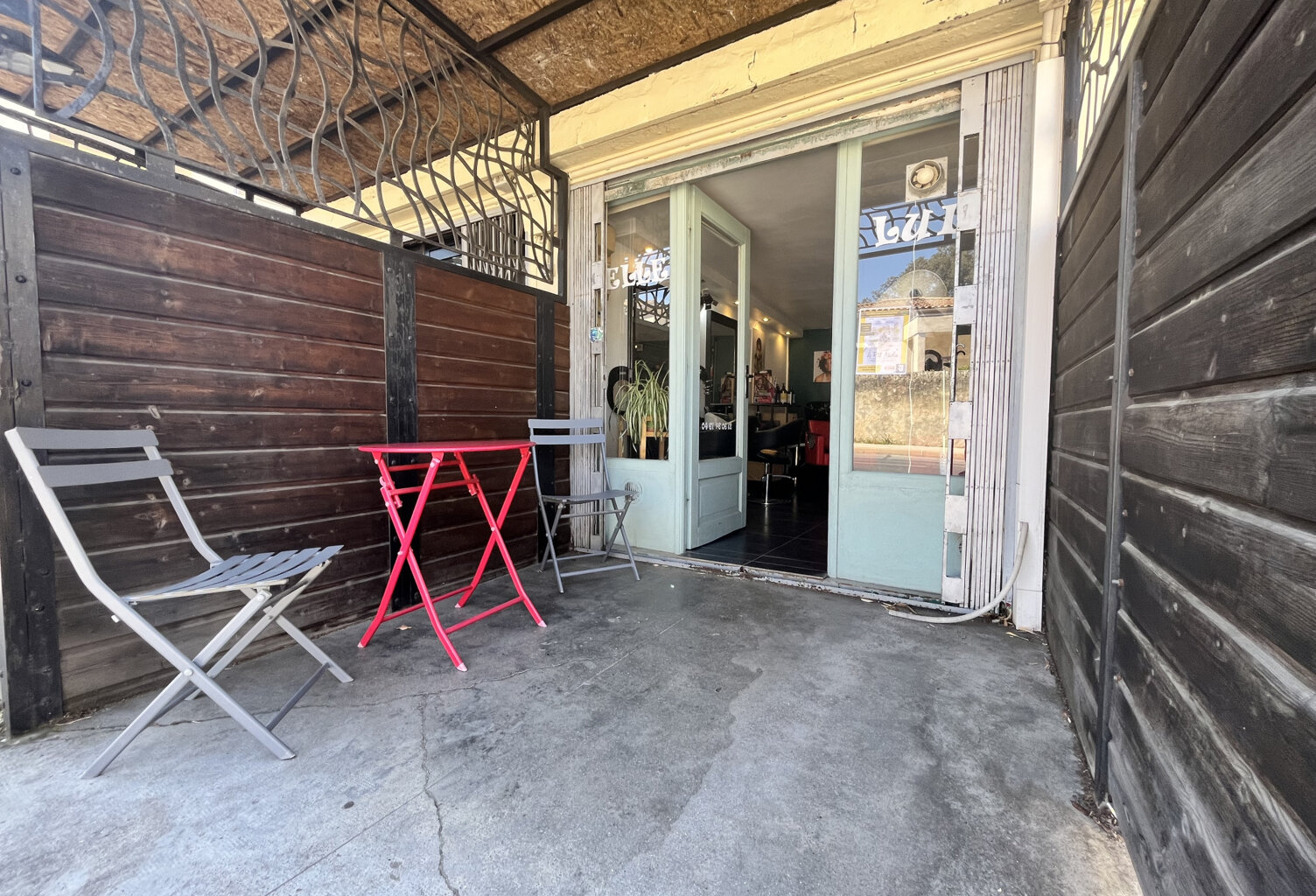 CESSION FOND DE COMMERCE SALON DE COIFFURE LES AUBES — photo 1