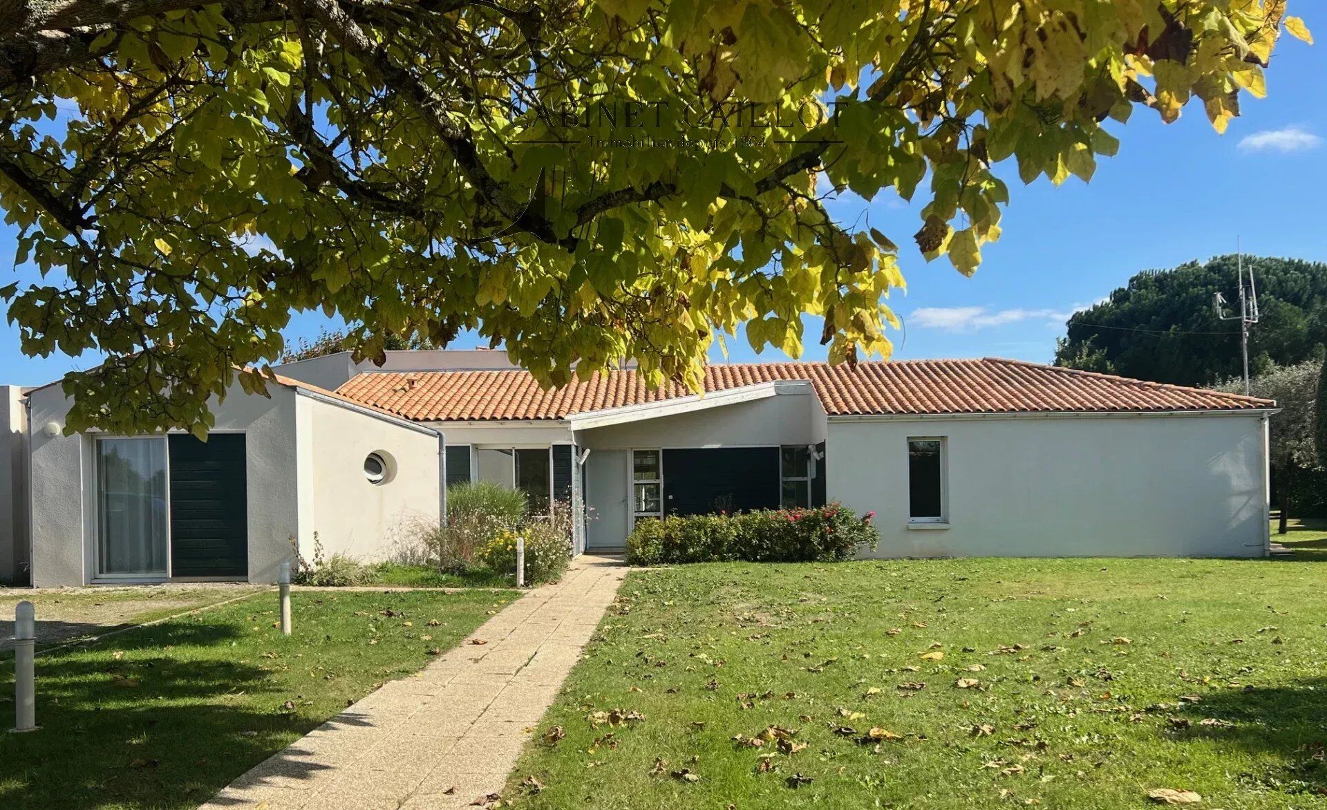Villa / Maison  T9 à vendre Saintes 17100