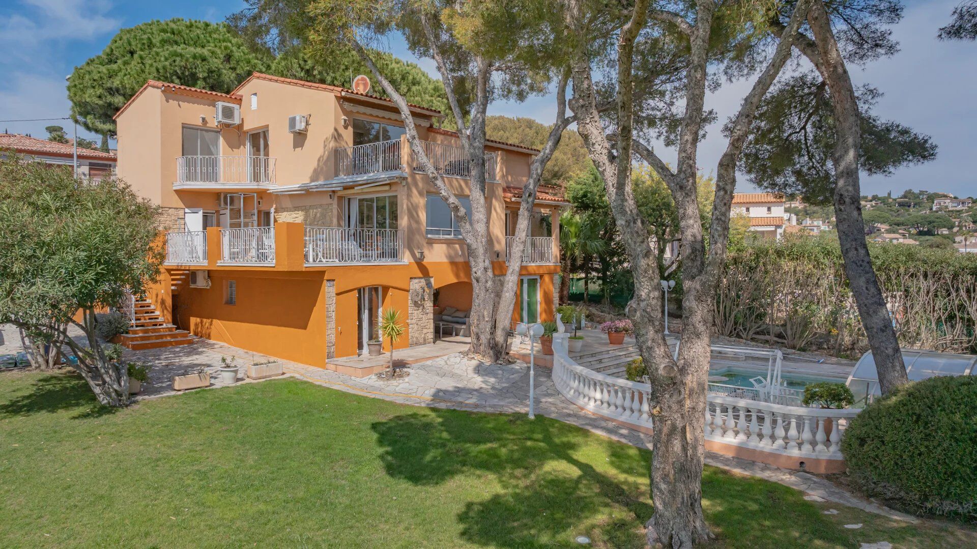 Photo Villa de 8 pièces Roquebrune-sur-Argens