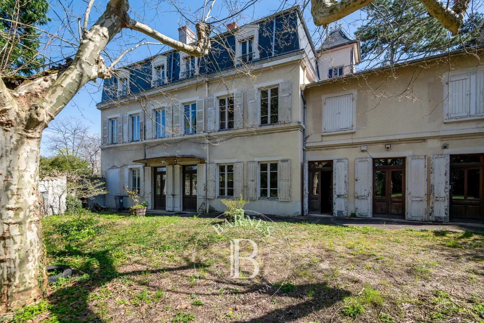 Maison L T10