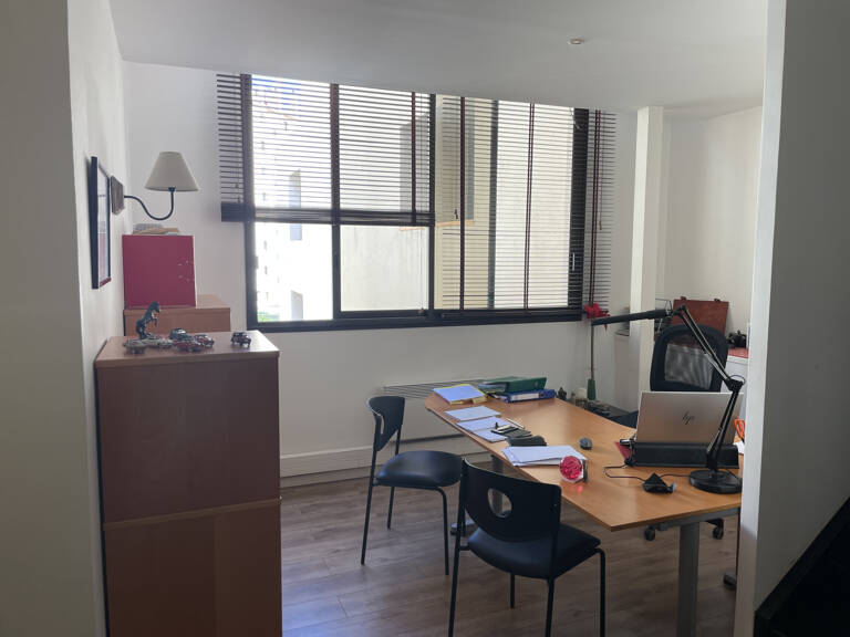 TOULON Est Champs de Mars. Bureaux climatisés , accessibles — photo 1