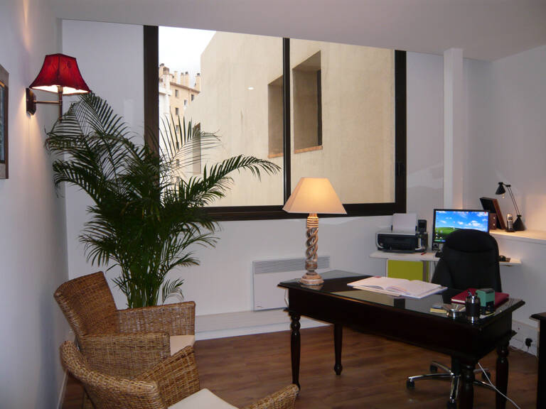 TOULON Est Champs de Mars. Bureaux climatisés , accessibles — photo 1
