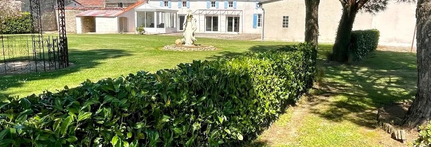 Maison 10 Pièces 235 m² à vendre à Saint-Sulpice-d'Arnoult (17250)