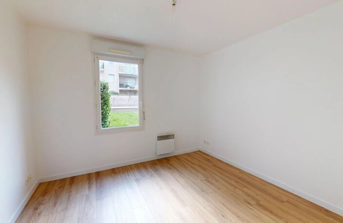 A LOUER - Appartement T2 CHARTRES GARE avec parking et terrasse — photo 4