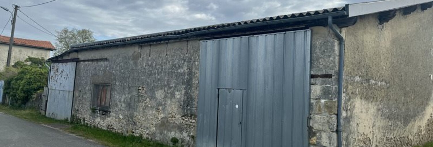Immeuble   m² à vendre à Saint-Estèphe (33180)