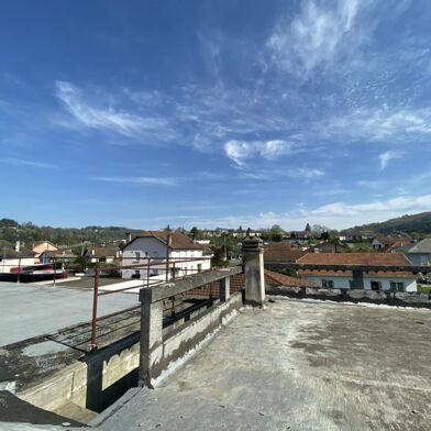 Immeuble  270810 €