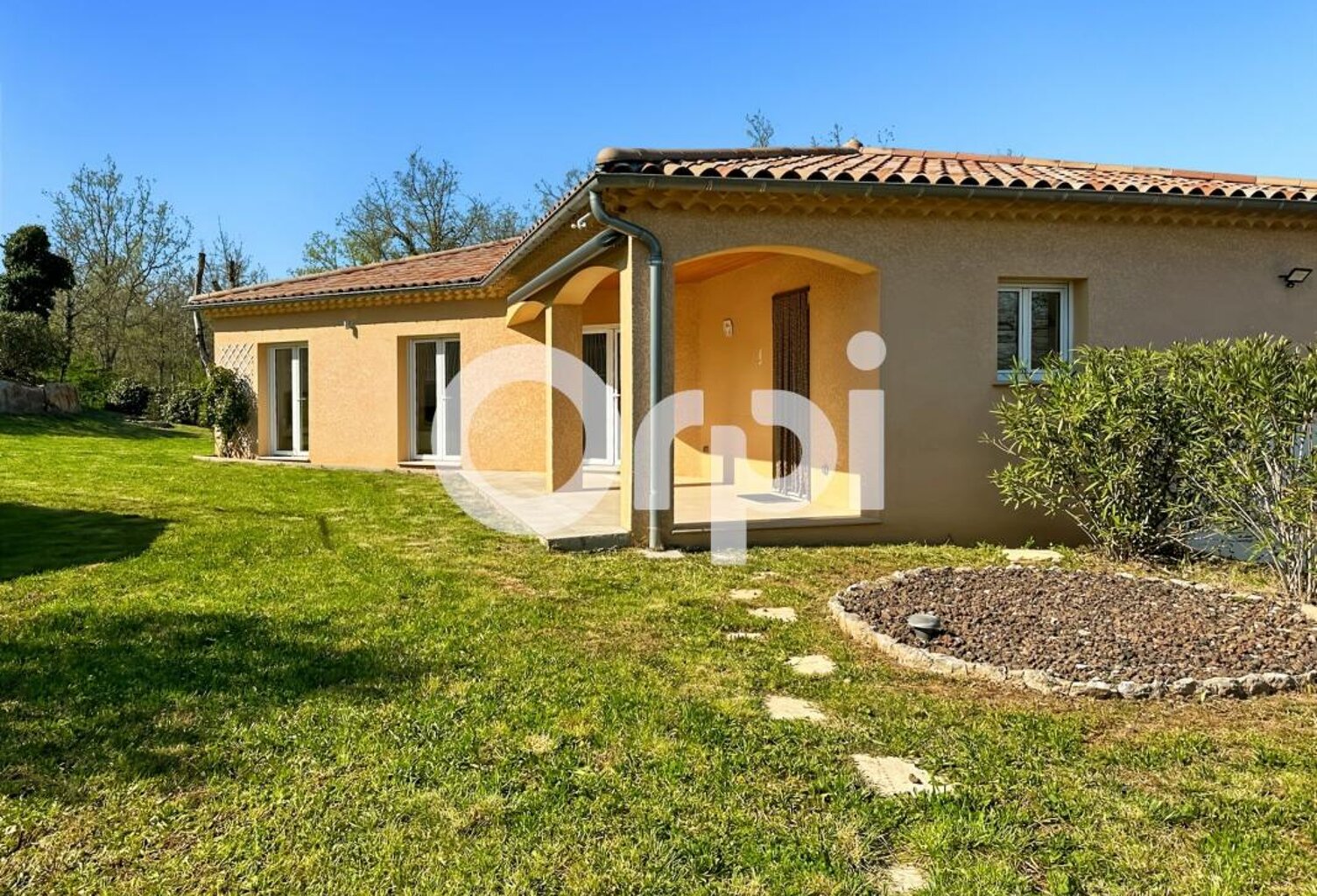 Maison de 104,3 m²récente 3 chambres avec piscine commune et jardin — photo 1