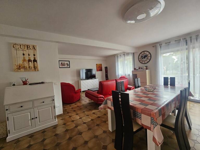 En centre ville de Balaruc-Les-Bains, appartement T4 climatisé avec garage — photo 1