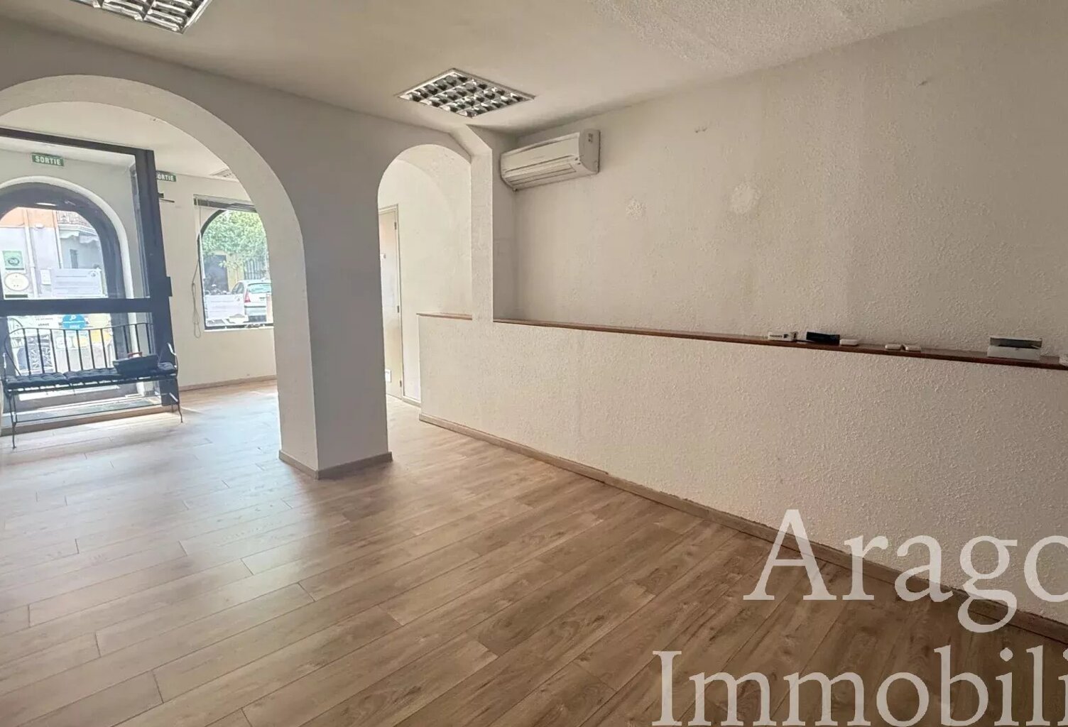 Local commercial — photo 1