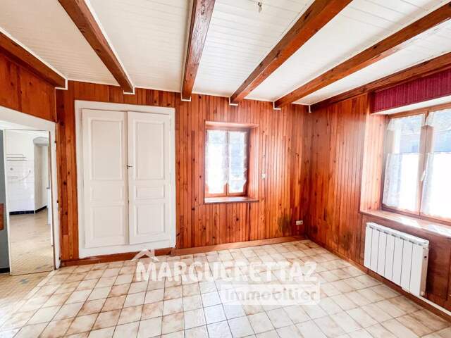 Maison de 288m² / T3 de 100m² / Grange de 180m² au sol - LA TOUR — photo du bien