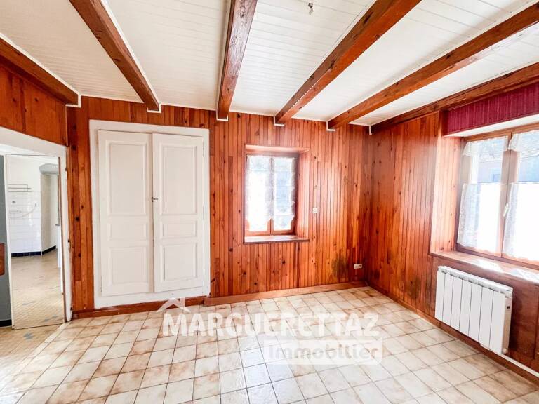 Maison de 288m² / T3 de 100m² / Grange de 180m² au sol - LA TOUR — photo 1