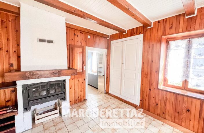Maison de 288m² / T3 de 100m² / Grange de 180m² au sol - LA TOUR — photo 2