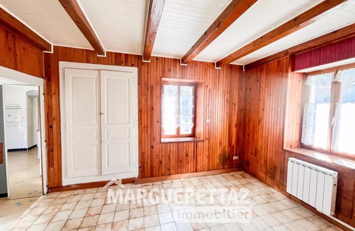 Maison de 288m² / T3 de 100m² / Grange de 180m² au sol - LA TOUR — photo 3