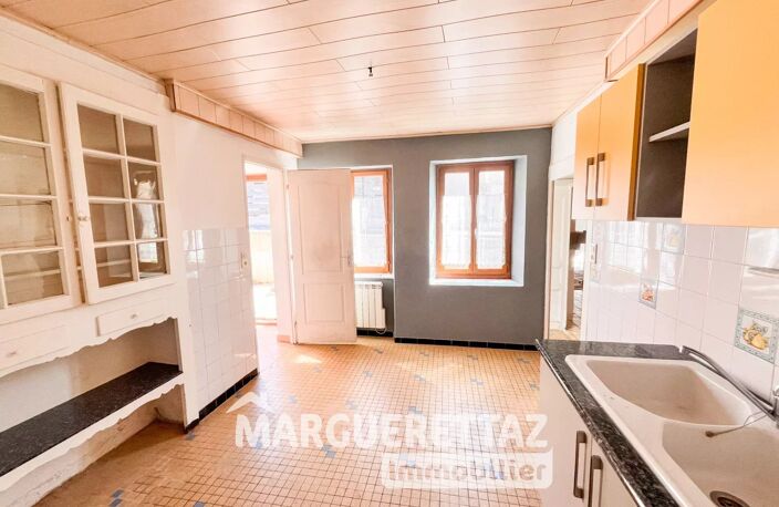 Maison de 288m² / T3 de 100m² / Grange de 180m² au sol - LA TOUR — photo 5