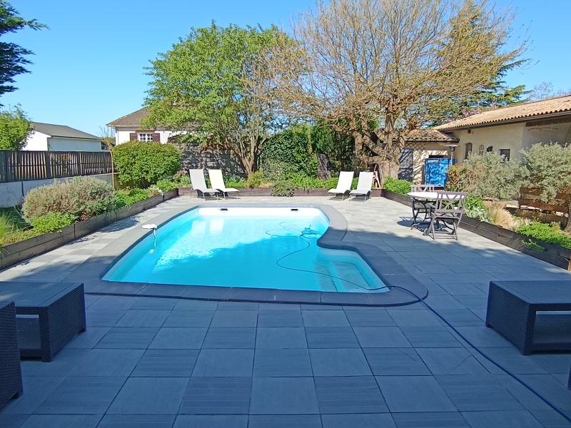 Villa / Maison  T12 à vendre Ménesplet 24700