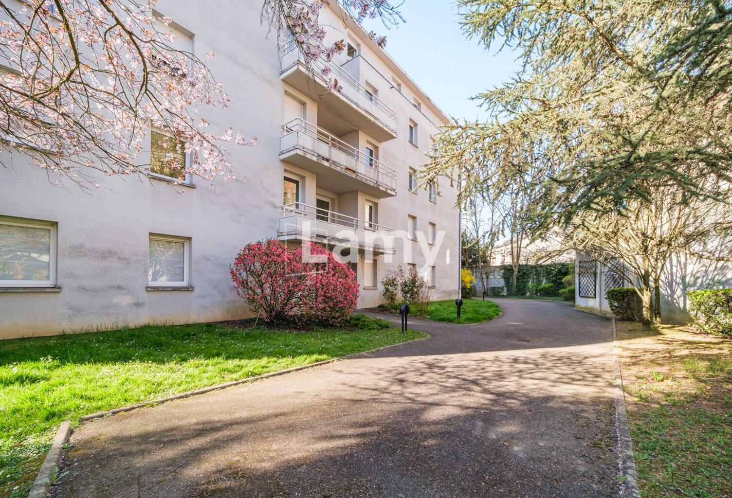 Appartement 3 pièces en rez-de-chaussée avec terra — photo 1