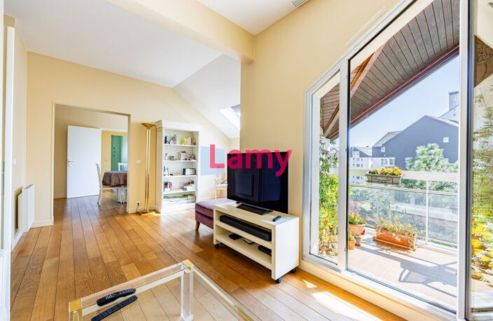 7 PIECES EN DERNIER ETAGE AVEC TERRASSES ET PARKIN — photo 2