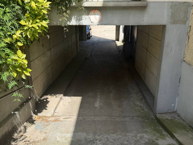 Garage   — photo 1