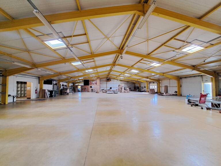 Local industriel  2161 m² — photo 1