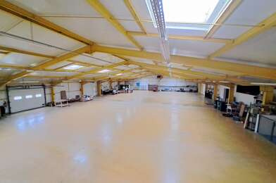 Local industriel  589000 €