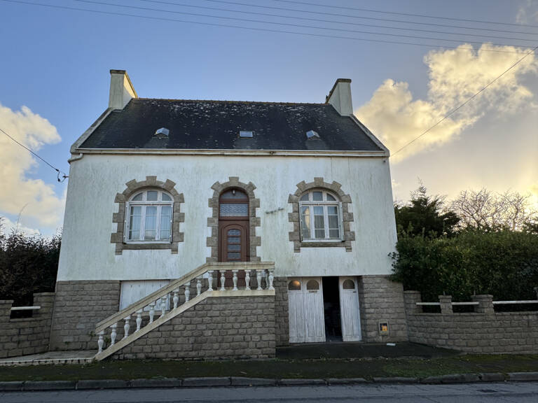 Maison au bourg de PLOUHINEC — photo 1