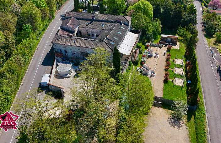 Ensemble immobilier au coeur d'un village médiéval. — photo 4