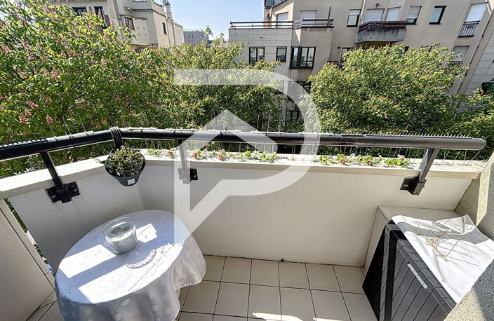 Suresnes Hypercentre - Studio de 32m² avec coin nuit et balcon — photo 4