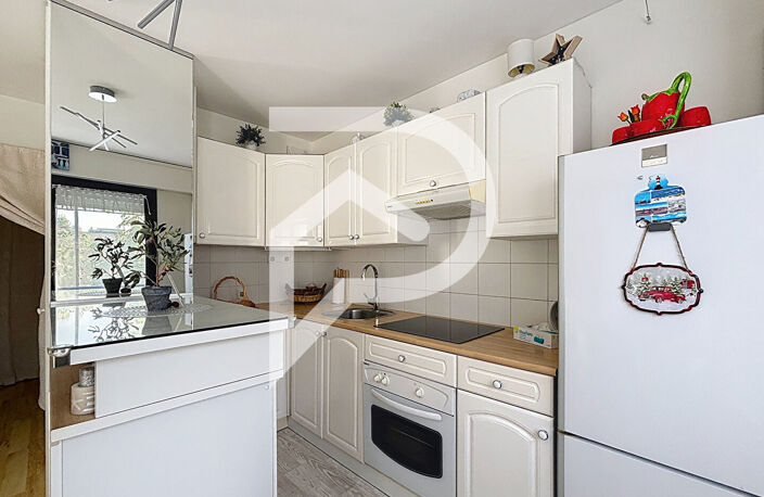 Suresnes Hypercentre - Studio de 32m² avec coin nuit et balcon — photo 5