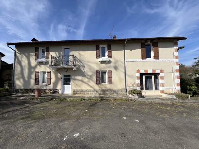 Maison de bourg de 7 pièces principales — photo du bien