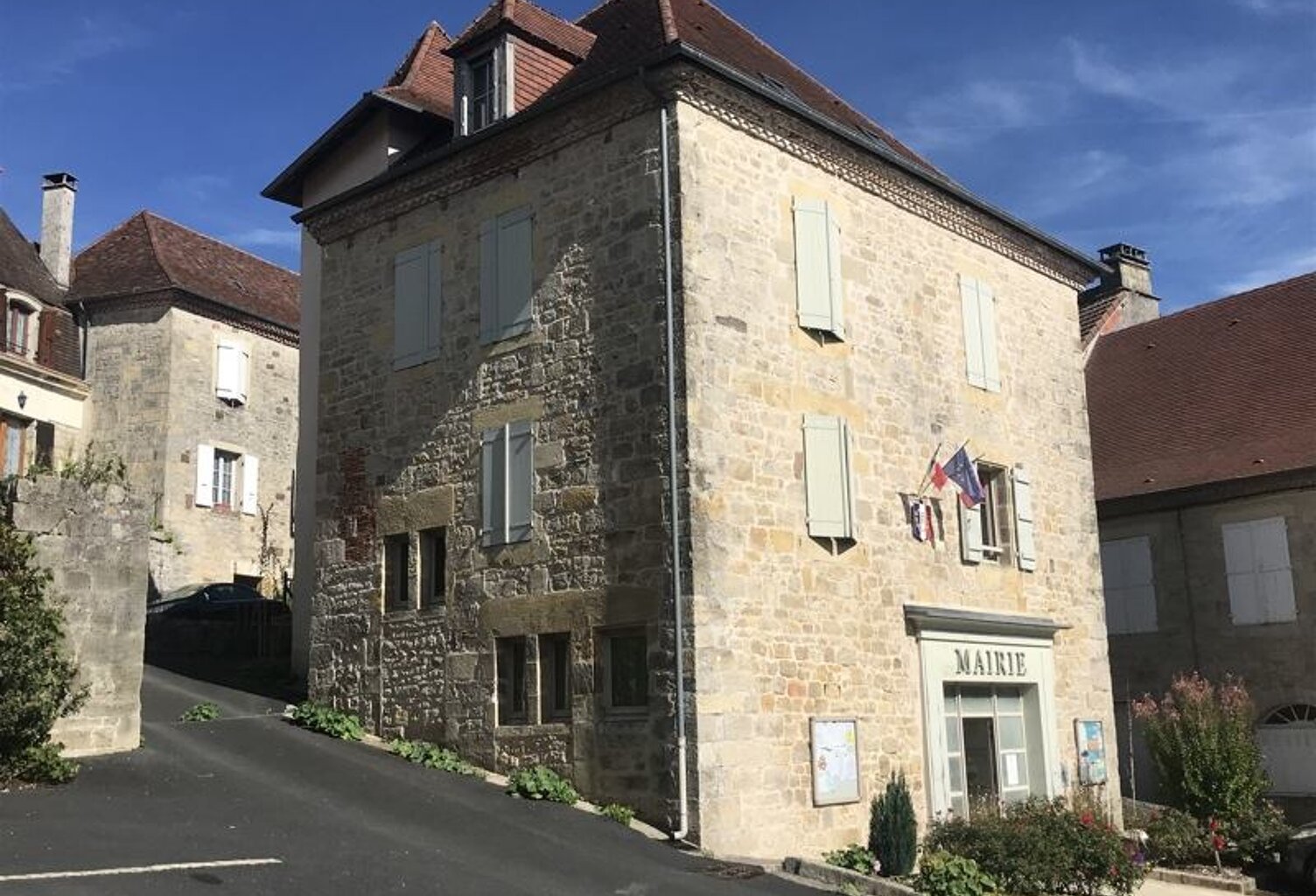Maison en pierre de 9 pièces principales — photo 1