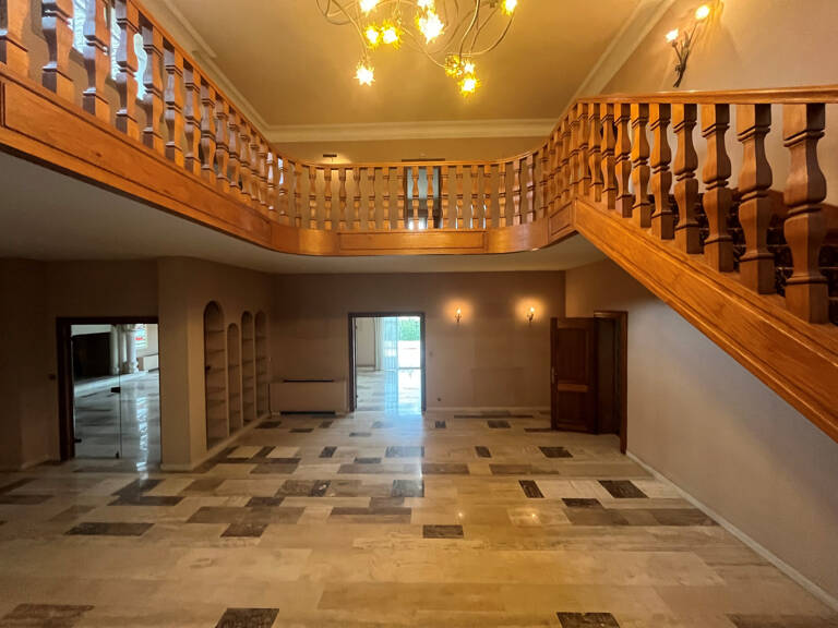 NIMES CAMPLANIER Villa de 389 m2 sur terrain de 1600 m2 — photo 1