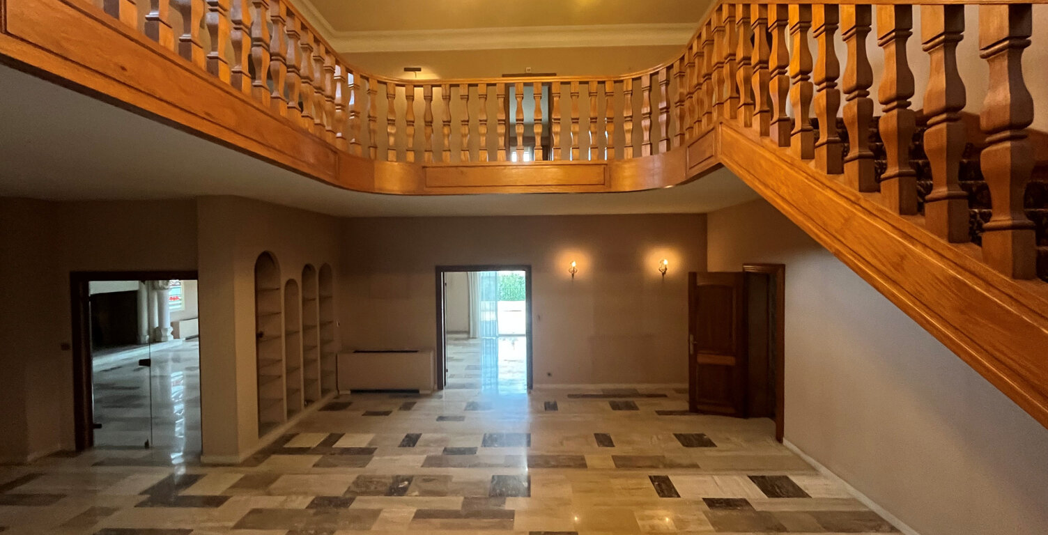 NIMES CAMPLANIER Villa de 389 m2 sur terrain de 1600 m2 — photo 1