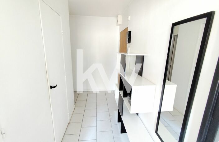 REIMS Studio balcon place de parking à Reims (29 m²) — photo 4