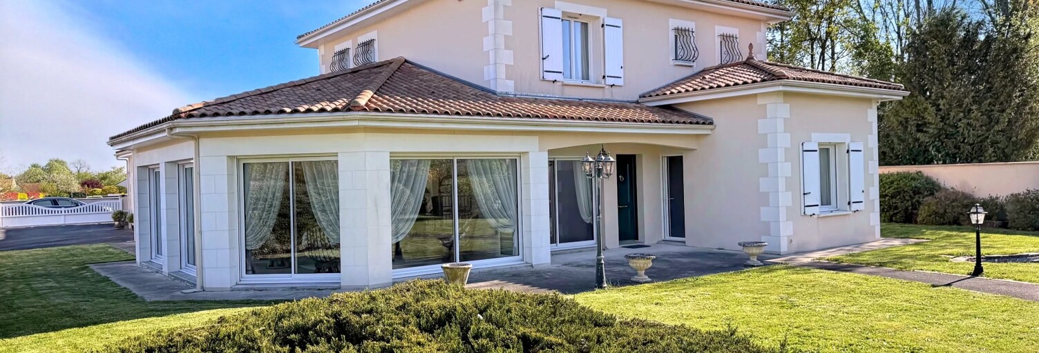 Maison 10 Pièces 318 m² à vendre à Neuville-de-Poitou (86170)