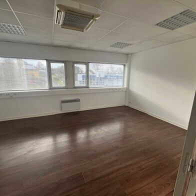 Bureau  840 €