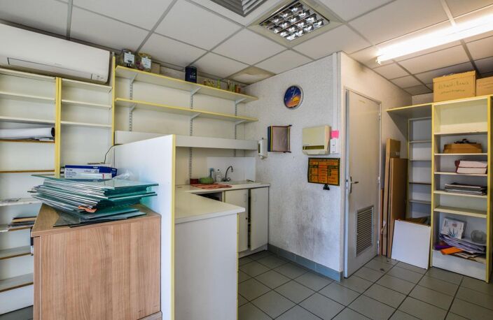 Local commercial climatisé à louer à Rochefort-du-Gard, 120 m² — photo 5