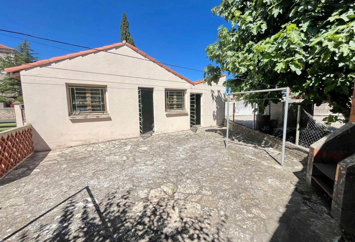 Garages 48 m² avec parcelle de 169m² — photo 1