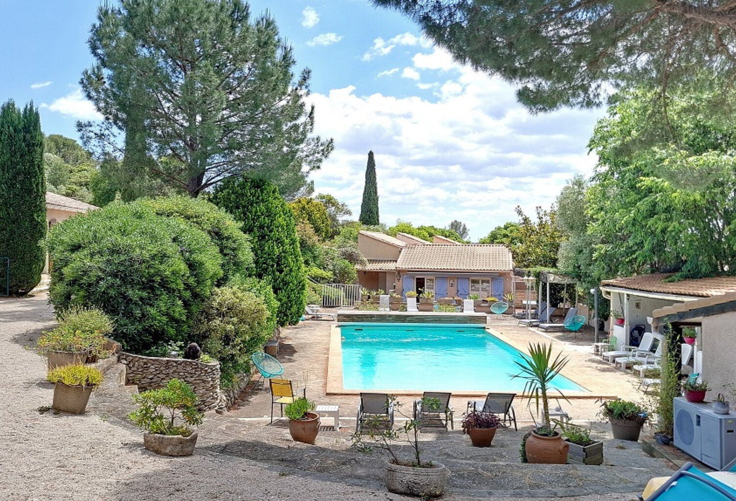 NÎMES- 30- Maison avec gîtes de 409m2  sur terrain de 2870m — photo 1
