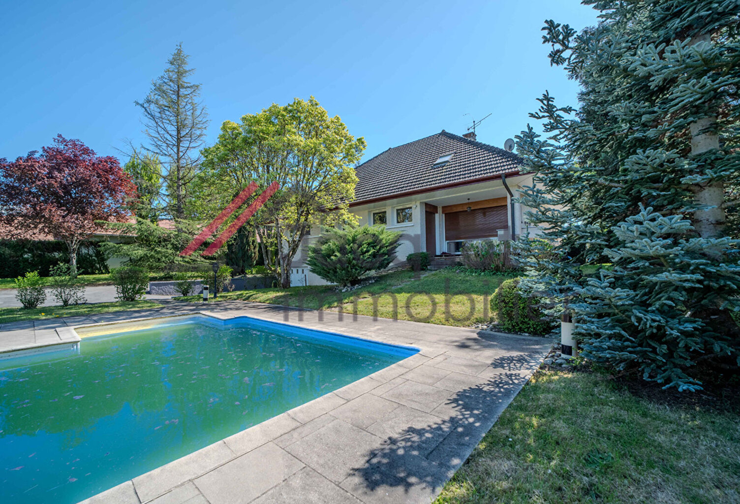 Maison Lons Le Saunier 6 pièce(s) 192.12 m2 — photo 1