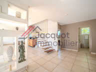 Maison Lons Le Saunier 6 pièce(s) 192.12 m2 — photo 2